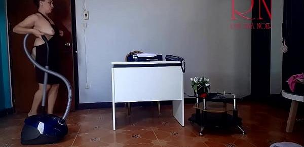 The boss fucks the secretary in the mouth. Naked secretary in an apron.